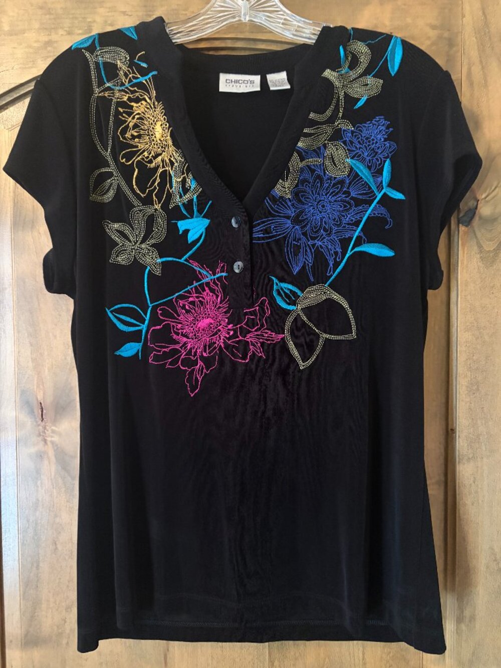 NWOT Chico's Traveler's Embroidered top Size 1-Medium. Stunning